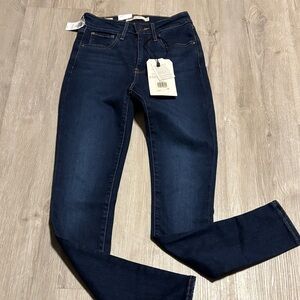 Levi's Women's High- Rise Dark Blue Skinny Jeans